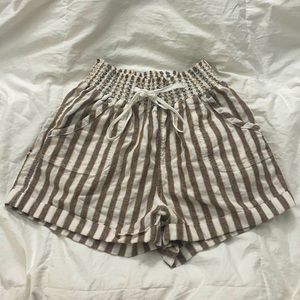 Linen Shorts Size XL (fit more like a L)- perfect for the beach!